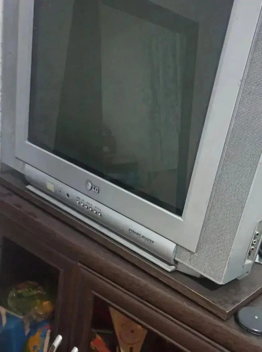 تلویزیون ومیز فروش فوری..|تلویزیون و پروژکتور|شیراز, مسلم|دیوار