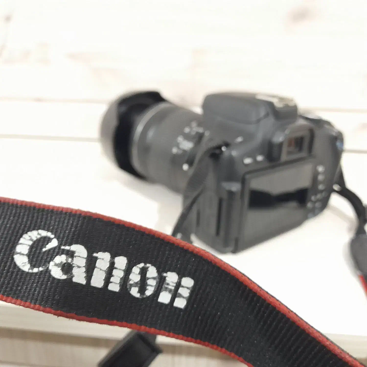 کنون ۷۵۰ با لنز ویژه ۱۸/۱۳۵|دوربین عکاسی و فیلمبرداری|کهنوج, |دیوار