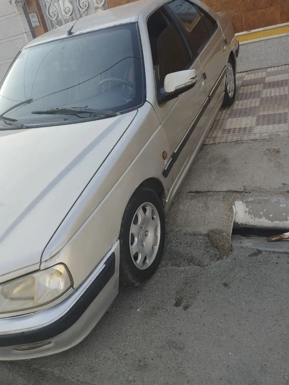 پژو پارس مدل ۸۳ رنگ نقره ای متالیک|خودرو سواری و وانت|گرمسار, |دیوار