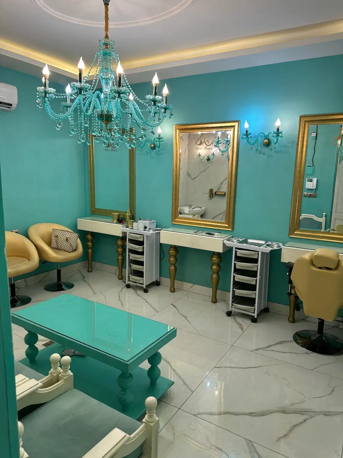 فروش دکور کامل سالن زیبای|آرایشگاه و سالن‌های زیبایی|شیراز, شهرک گلستان|دیوار