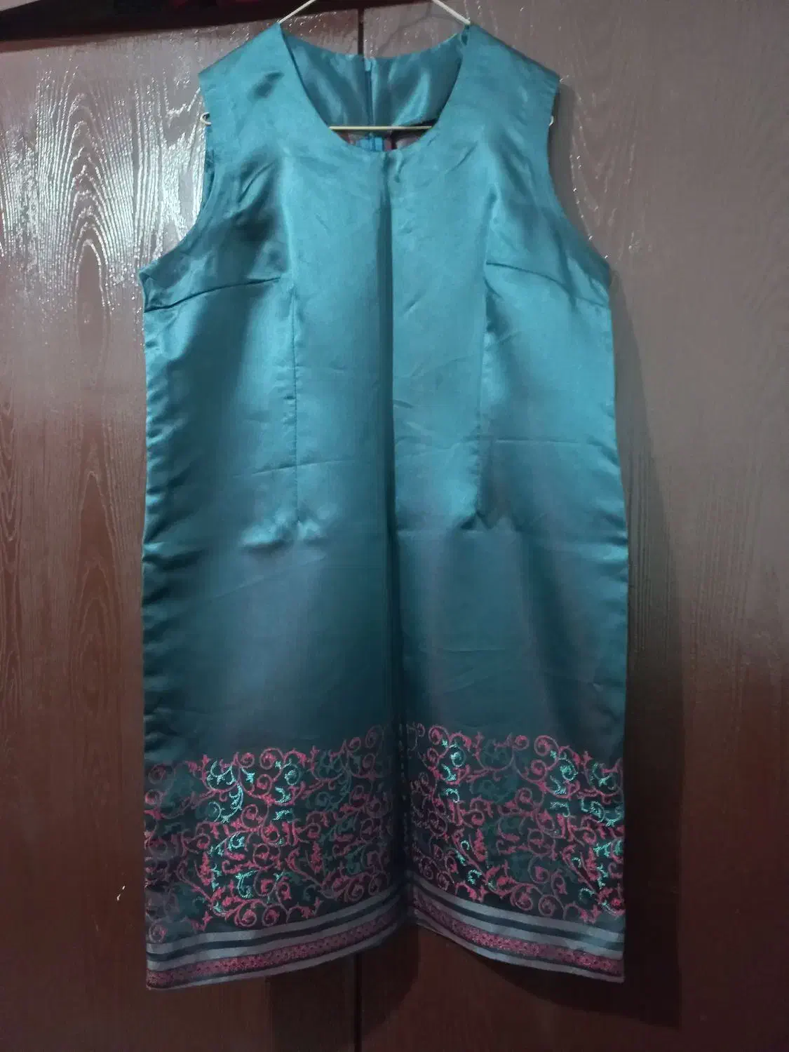 کت وسارافن|لباس|رباط‌کریم, رباط‌کریم|دیوار