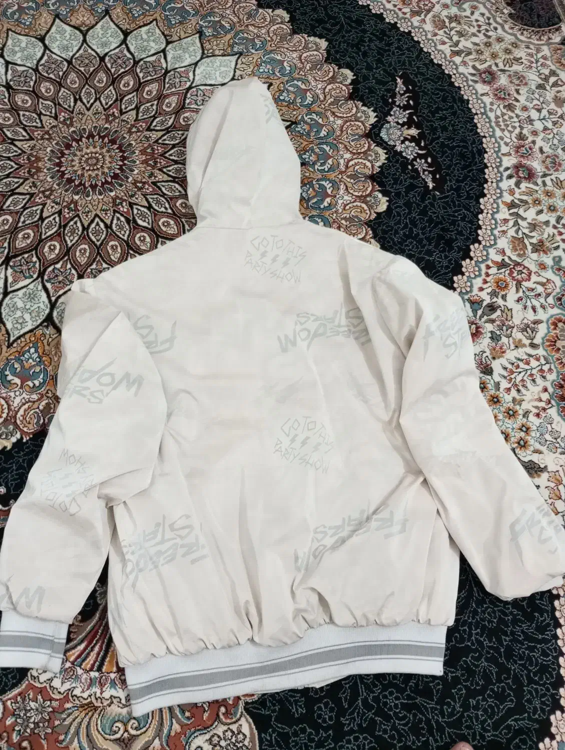 کاپشن|لباس|مشهد, نظام دوست|دیوار