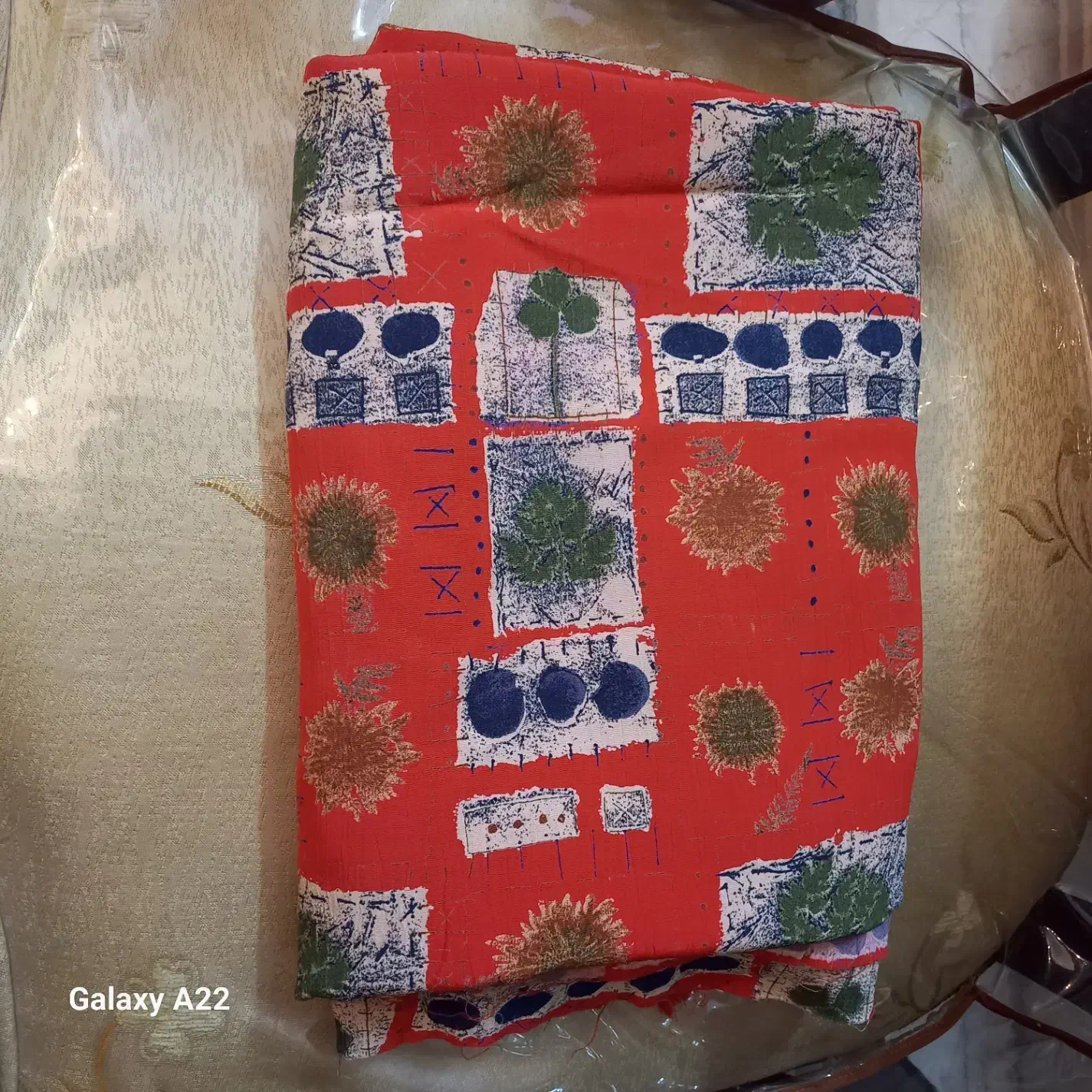 سه مترونیم پارچه کرپ باعرض ۶۰و۱ مناسب ماکسی پیراهن|لباس|گلپایگان, |دیوار