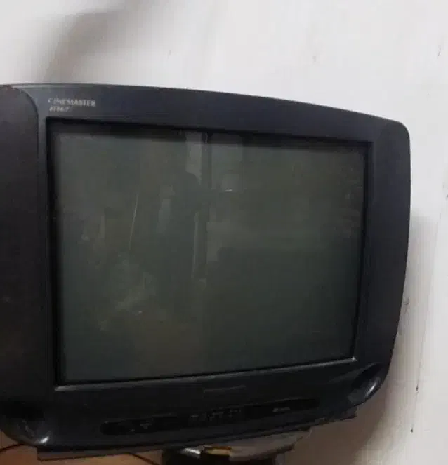 دو عدد تلویزیون سالم|تلویزیون و پروژکتور|کردکوی, |دیوار