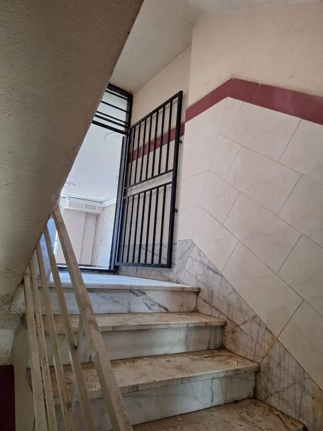 نگهبان و کارگر خدماتی|استخدام سرایداری و نظافت|فردوسیه, |دیوار