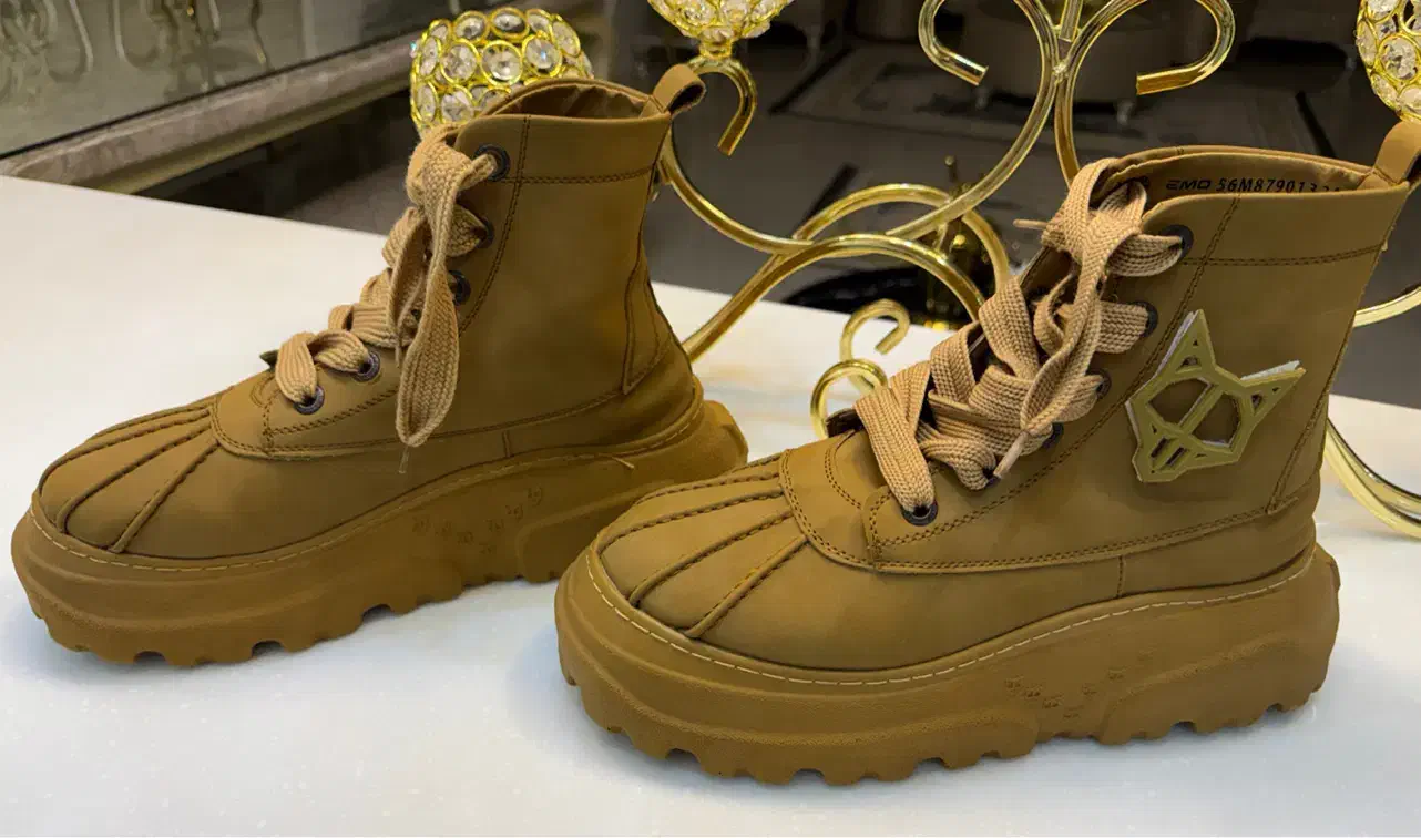 نیم بوتNaked Wolfe|کیف، کفش، کمربند|شیراز, دکتر حسابی|دیوار