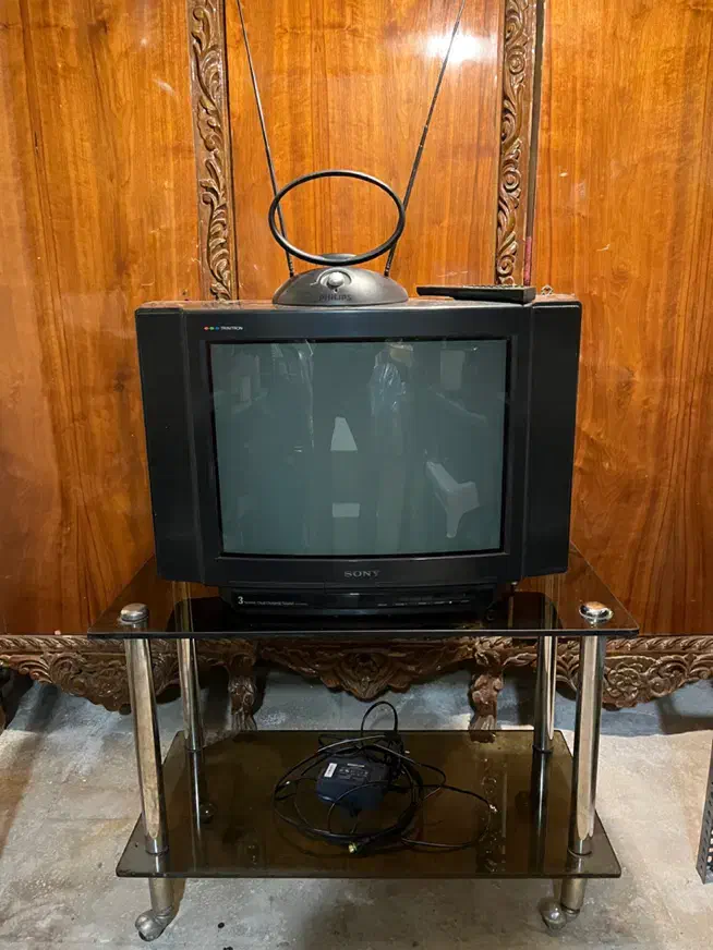 تلویزیون ۲۱ اینچ سونی با آنتن برقی فیلیپس|تلویزیون و پروژکتور|تهران, ولنجک|دیوار