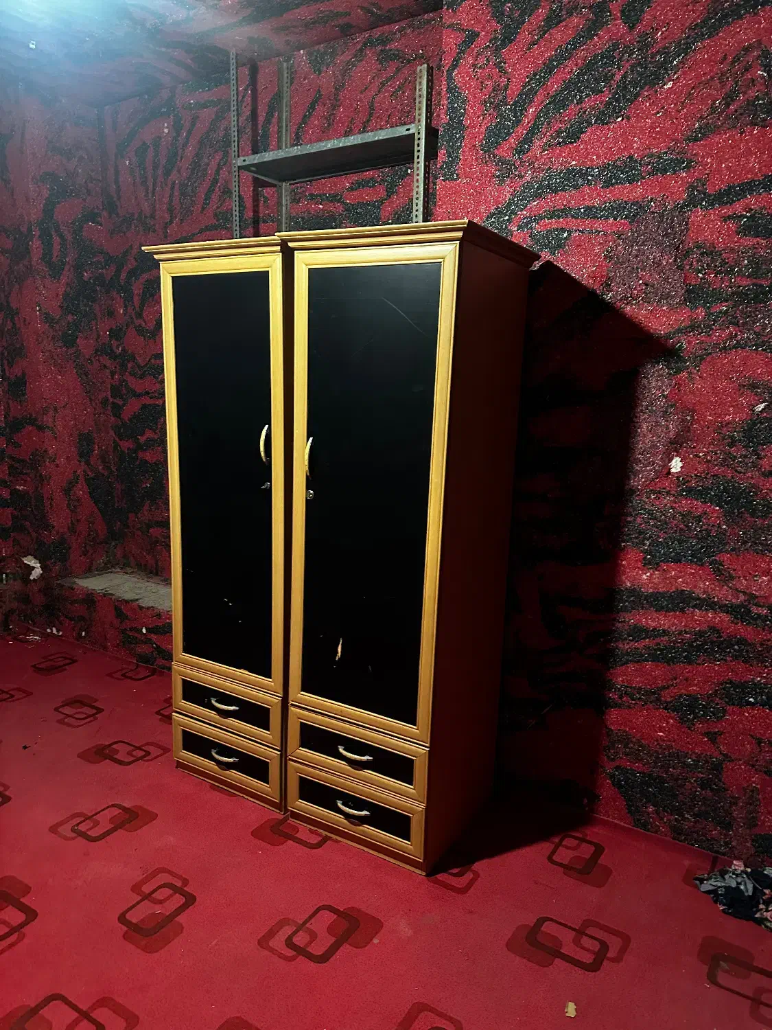 خانه.  اجاره|اجارهٔ خانه و ویلا|صحنه, |دیوار