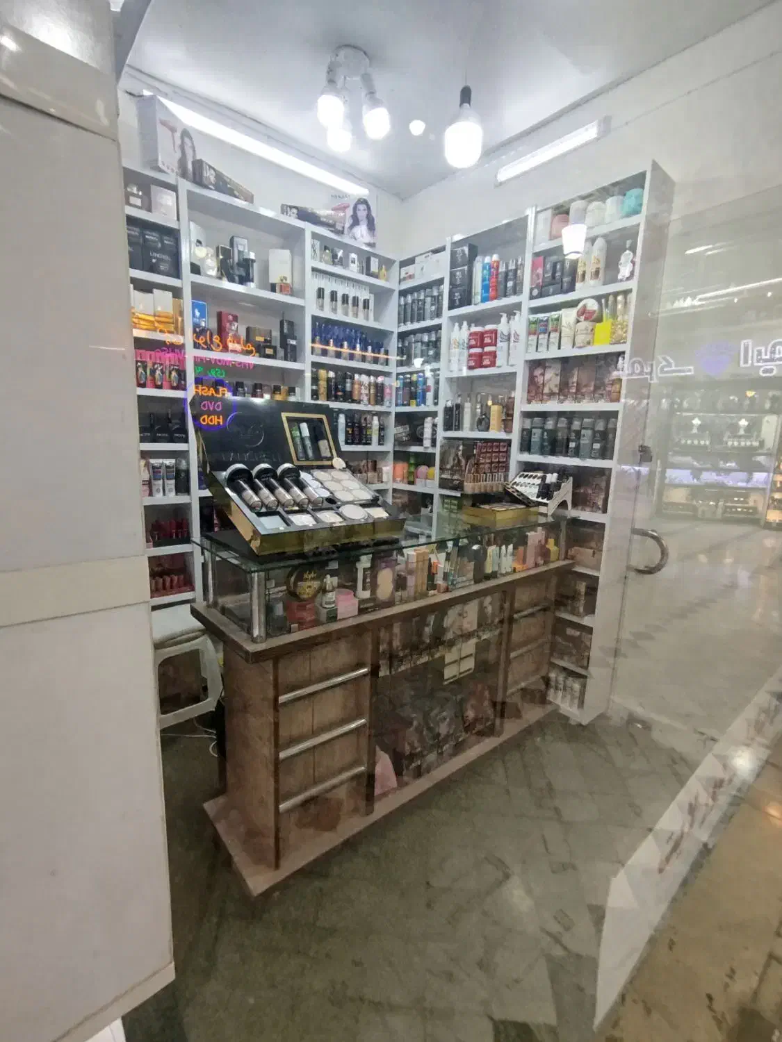 میز پیشخوان(کانتر)(ویترین)|مبلمان اداری|بروجرد, |دیوار