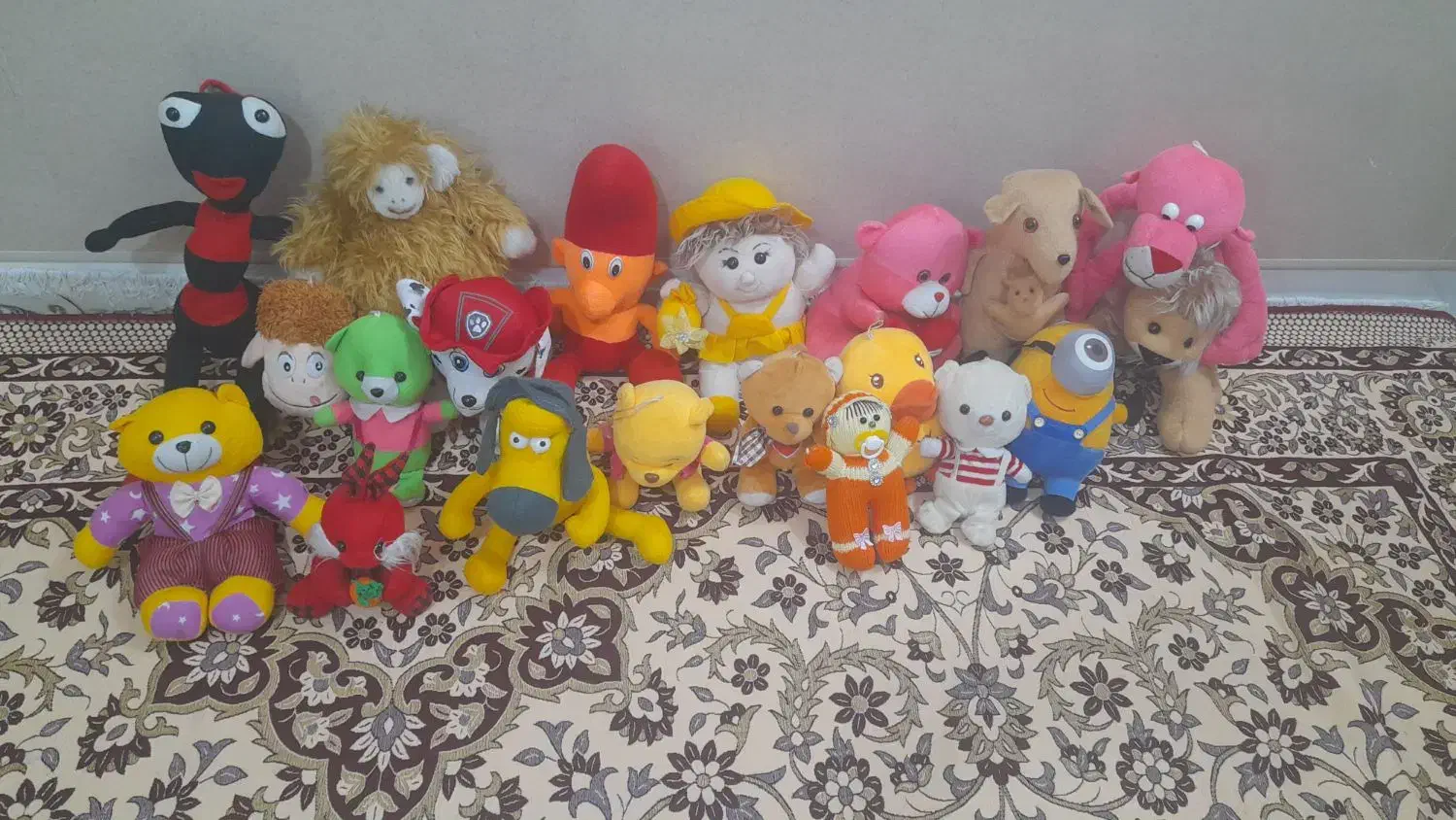 عروسک|اسباب‌بازی بچه|رشت, پل تالشان|دیوار