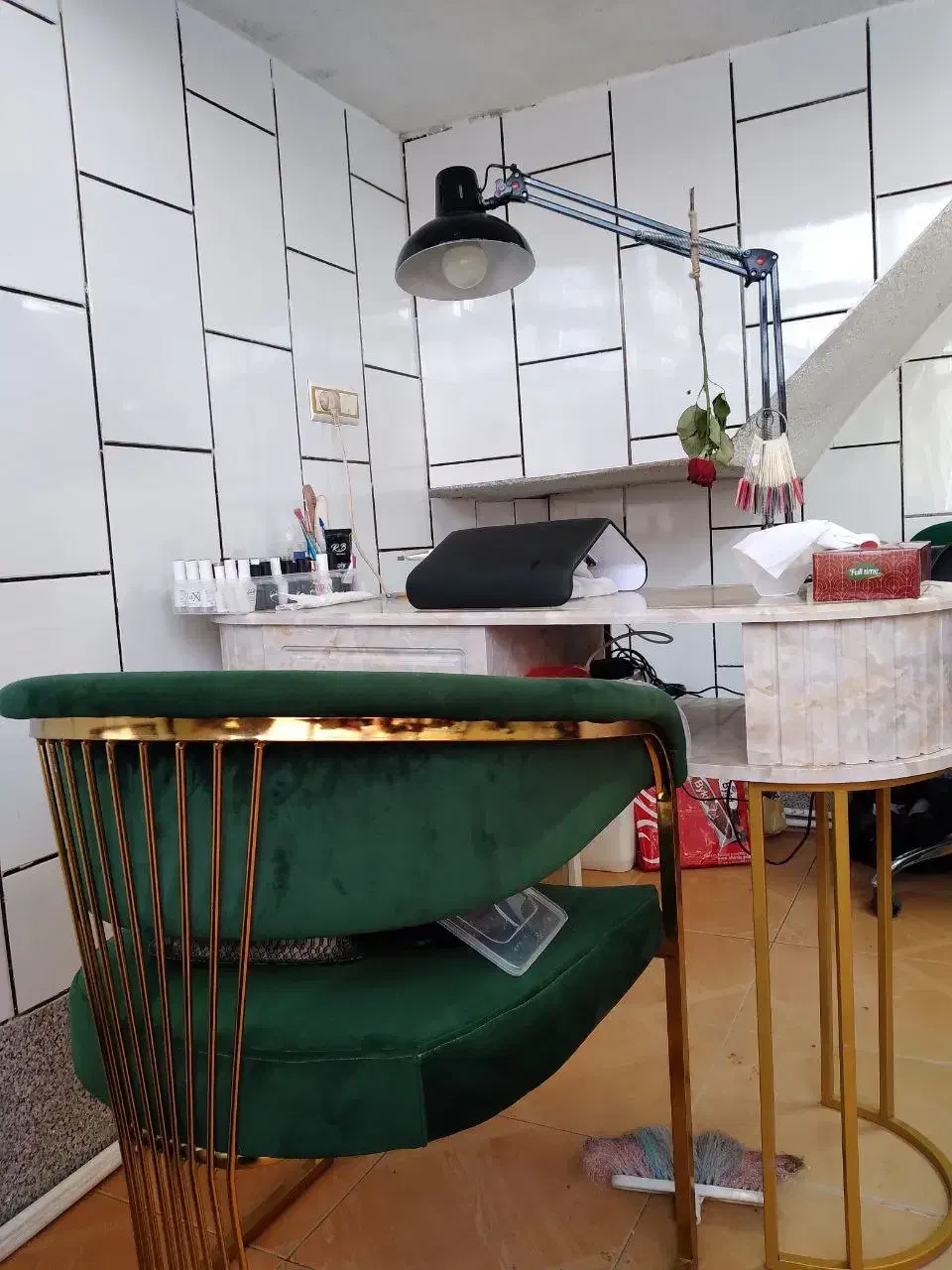 میز و صندلی ناخن|آرایشگاه و سالنهای زیبایی|اهر, |دیوار