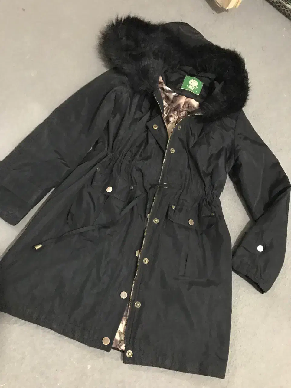 کاپشن|لباس|دامغان, |دیوار