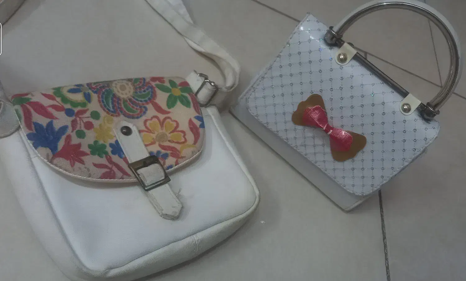 کیف بچگانه|کیف، کفش، کمربند|تربت جام, بوستان وحدت|دیوار