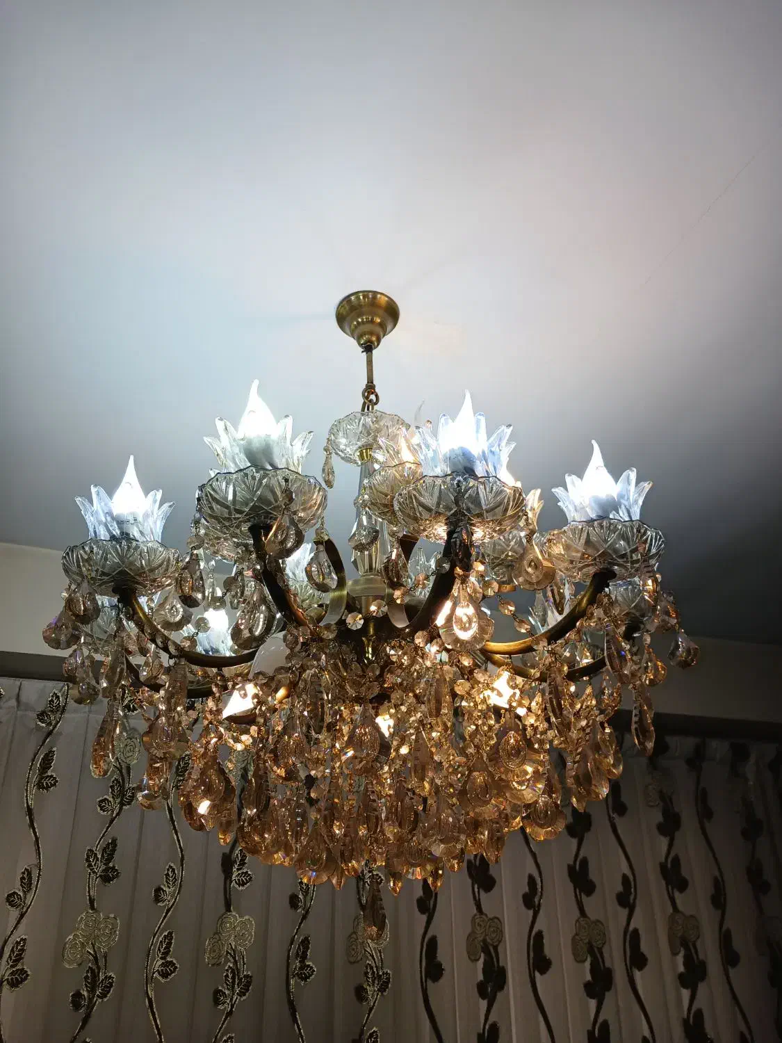 لوسترشیک برنجی ۱۰ شاخه ۲۰ شعله بادو دیوارکوب برنجی|لوستر و چراغ آویز|نظرآباد, شهرک بزرگمهر|دیوار