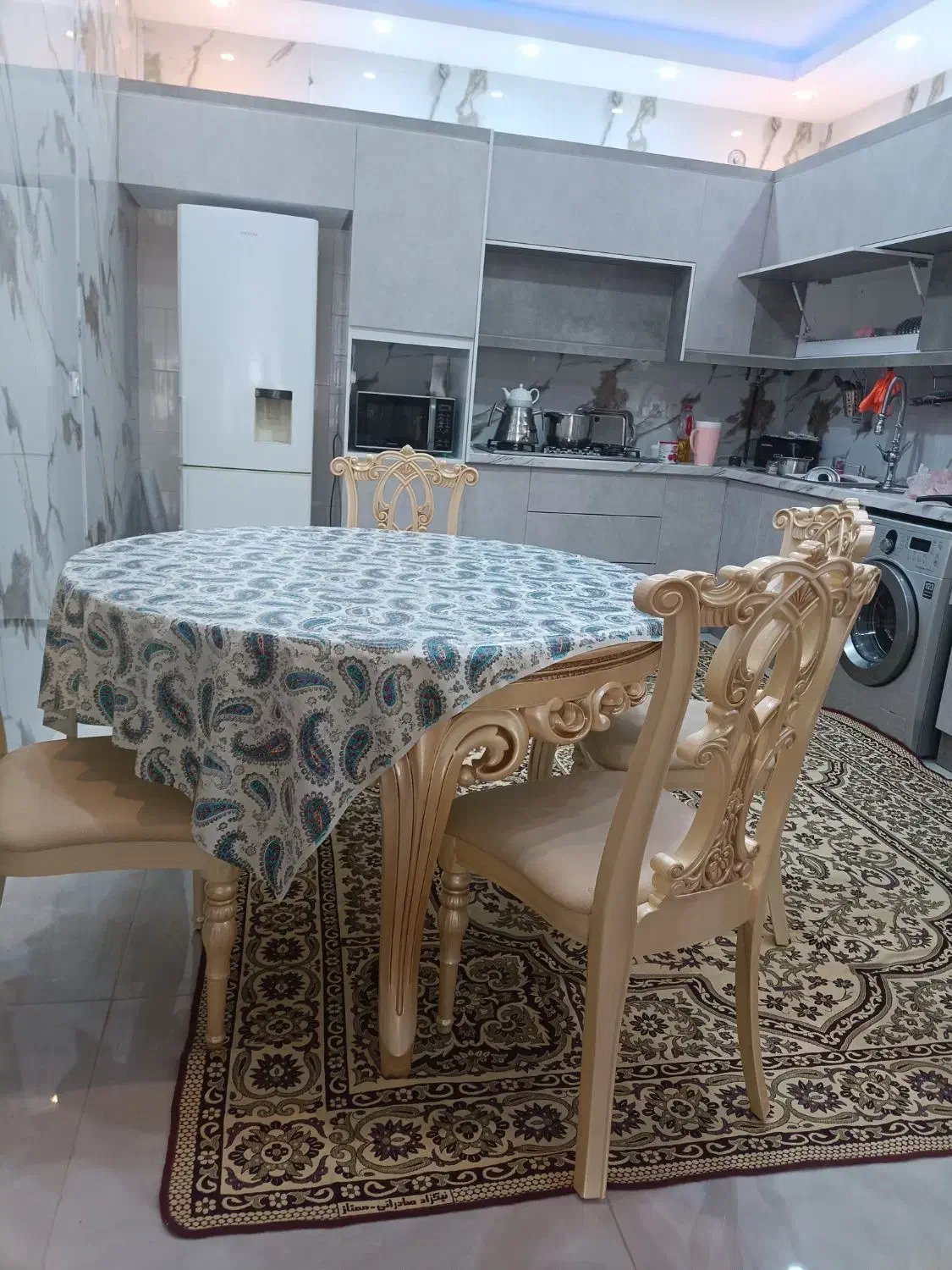 یک دست میز و صندلی ناهارخوری طرح دار|میز و صندلی غذاخوری|ایلام, |دیوار