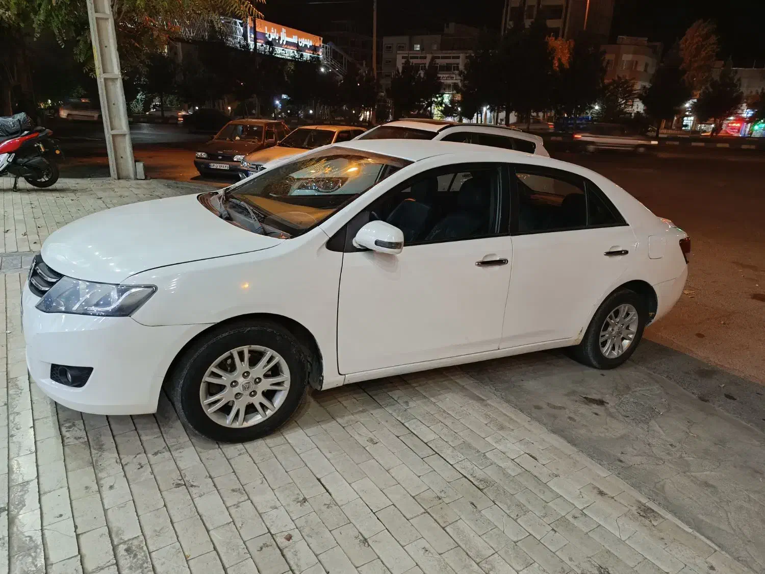 آریو مدل 94 اتومات|خودرو سواری و وانت|میانه, |دیوار