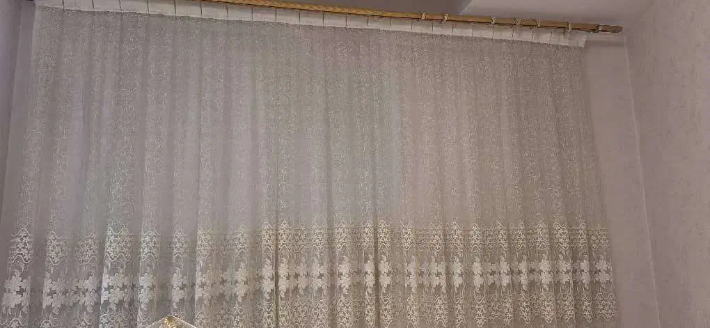 پرده گیپور همراه با دکور مخمل|پرده، رانر، رومیزی|تهران, علم و صنعت|دیوار