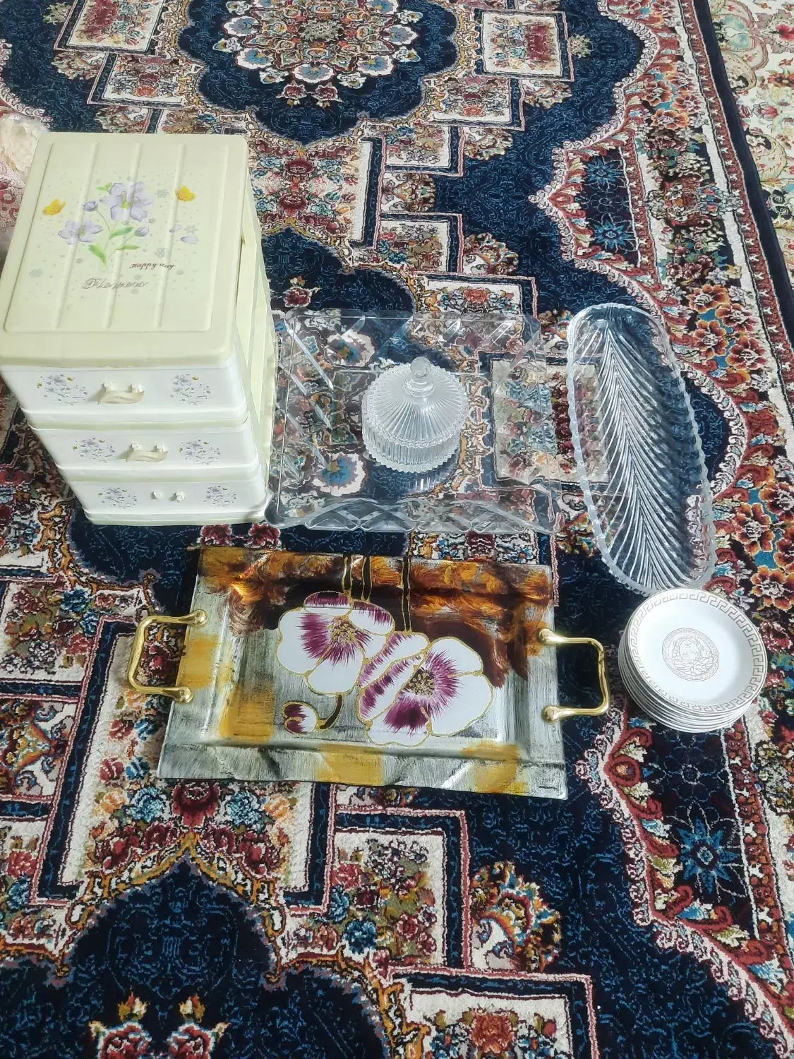 تعدادی لوازم منزل بفروش میرسد نونو هستند .|ظروف سرو و پذیرایی|باقرشهر, |دیوار