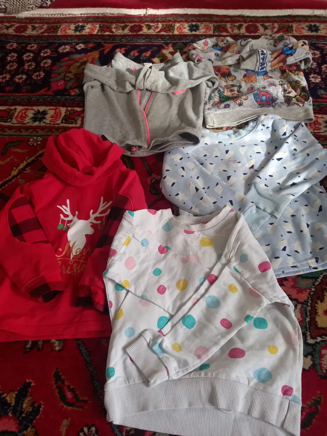 تعدادی زیادی لباس دخترانه در حد نو|کفش و لباس بچه|مرند, |دیوار