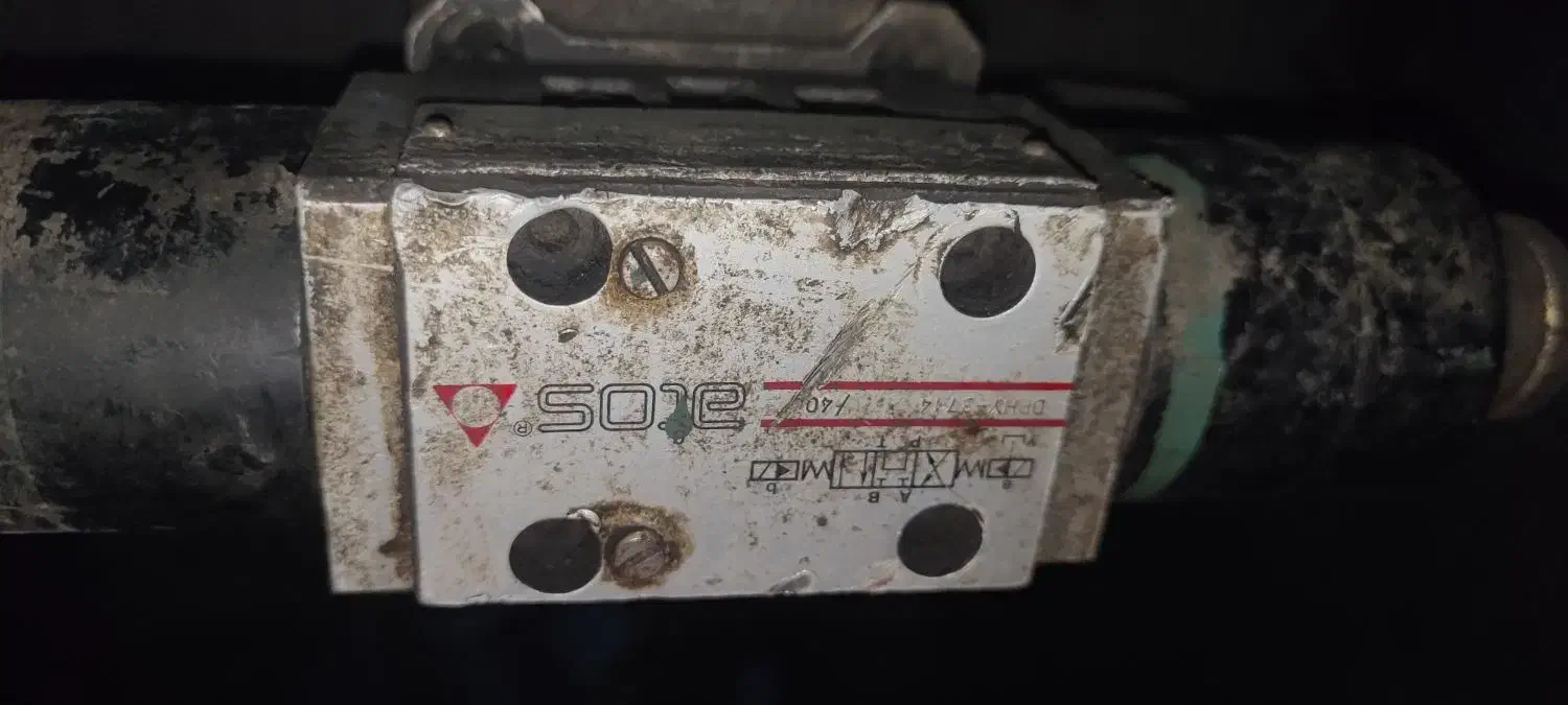 2 عدد دستگاه پرس 60 تن باکالیت|ماشین‌آلات صنعتی|بومهن, |دیوار