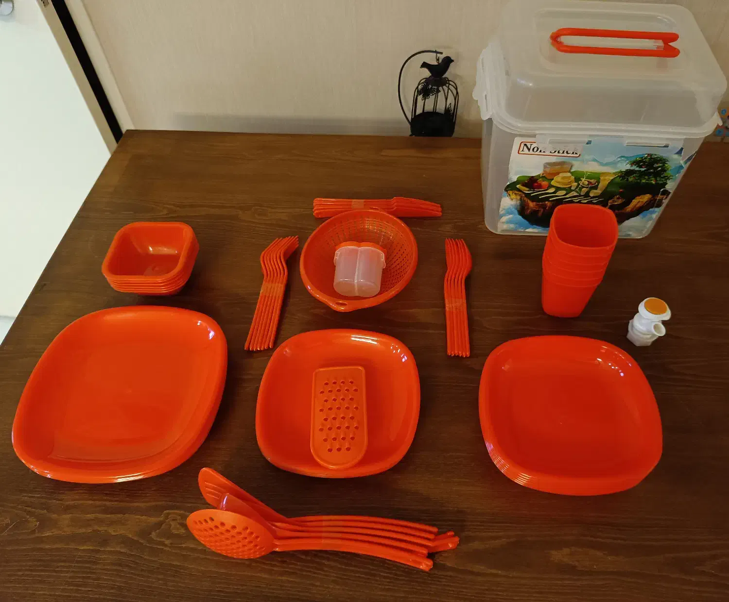 سرویس مسافرتی ۶۰ پارچهٔ ۶ نفرهٔ کلمن شو non stick|ظروف سرو و پذیرایی|تهران, بهار|دیوار
