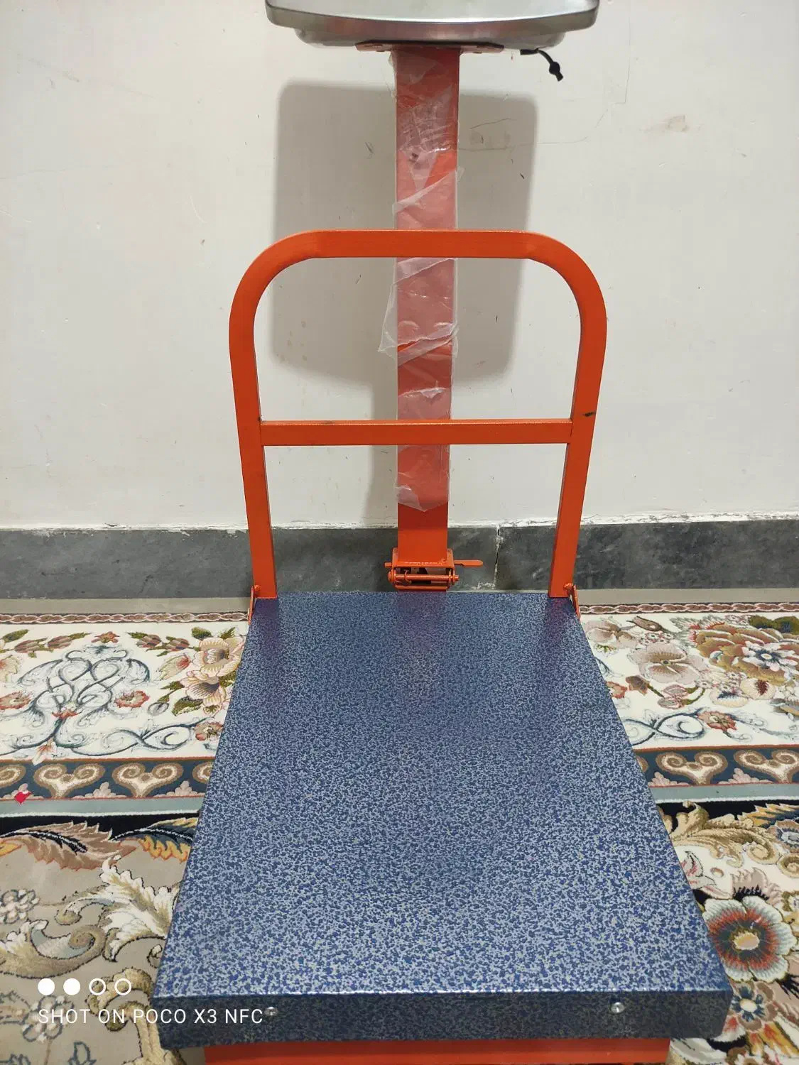 ترازو 200 کیلو و کارتخوان کاملا نو زیر قیمت|فروشگاه و مغازه|خرمآباد, |دیوار