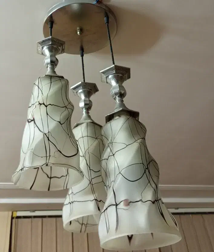 لوستر ۴شاخه و کالسکه|لوستر و چراغ آویز|کازرون, |دیوار