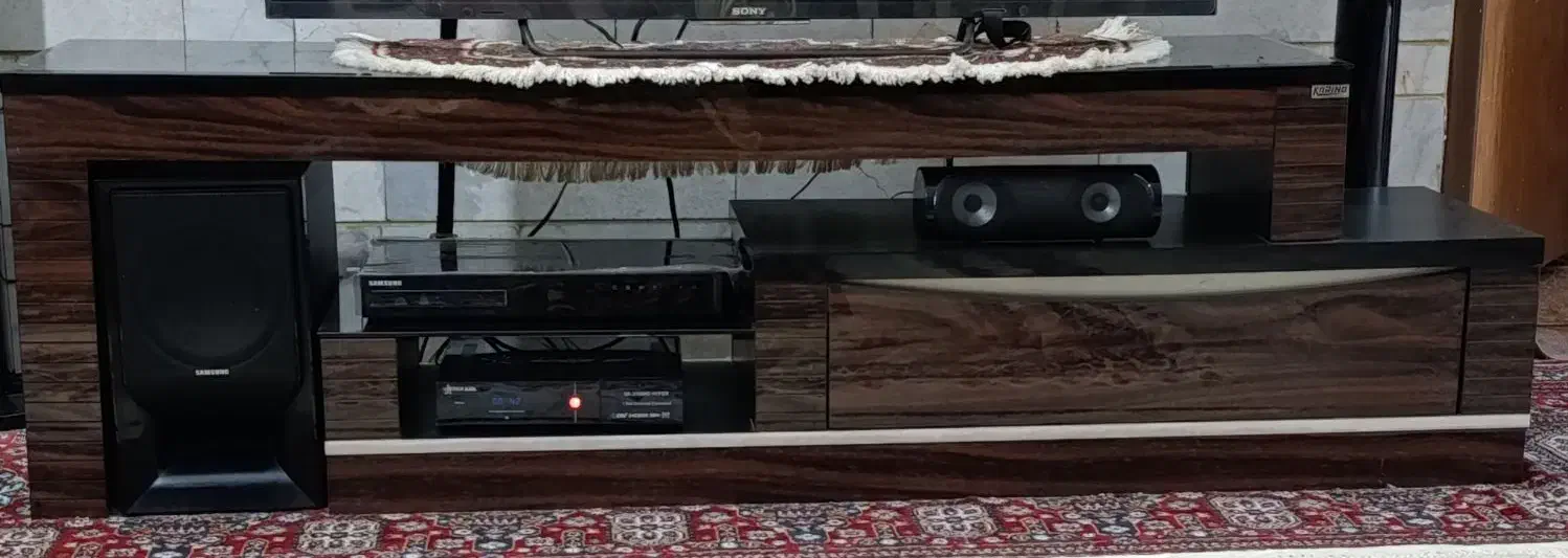 میز تلویزیون دو رو در حد نو بسیار تمیز|میز تلویزیون|سیرجان, |دیوار