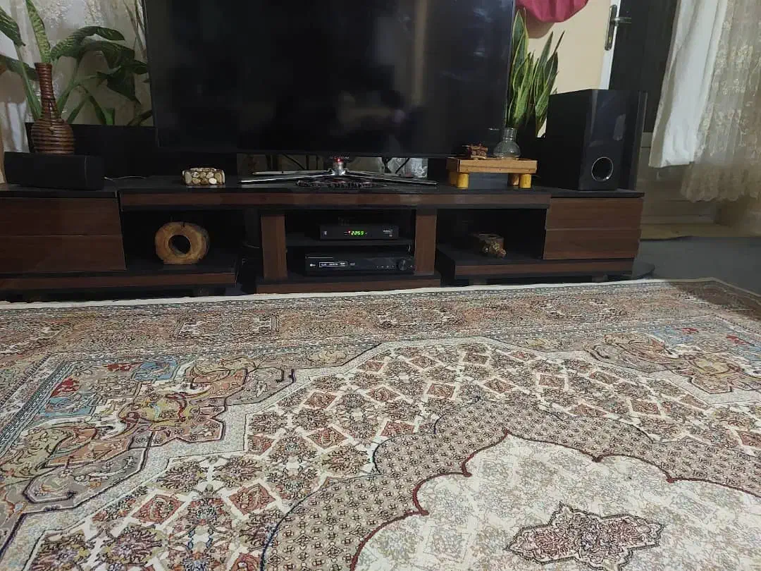 میز تی وی|میز تلویزیون|شاهینشهر, فرودگاه هسا|دیوار