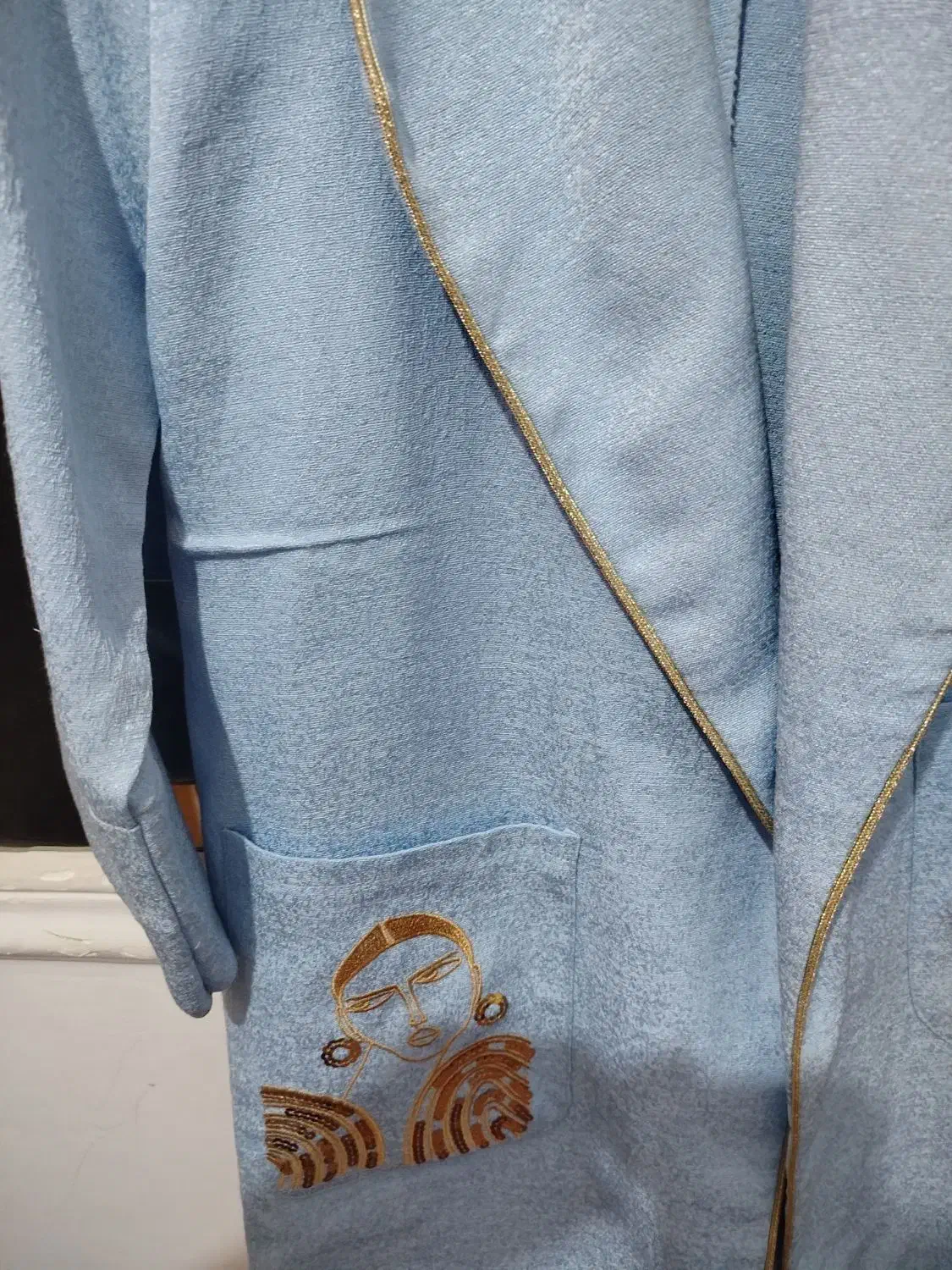 مانتو|لباس|قرچک, قشلاق جیتو|دیوار