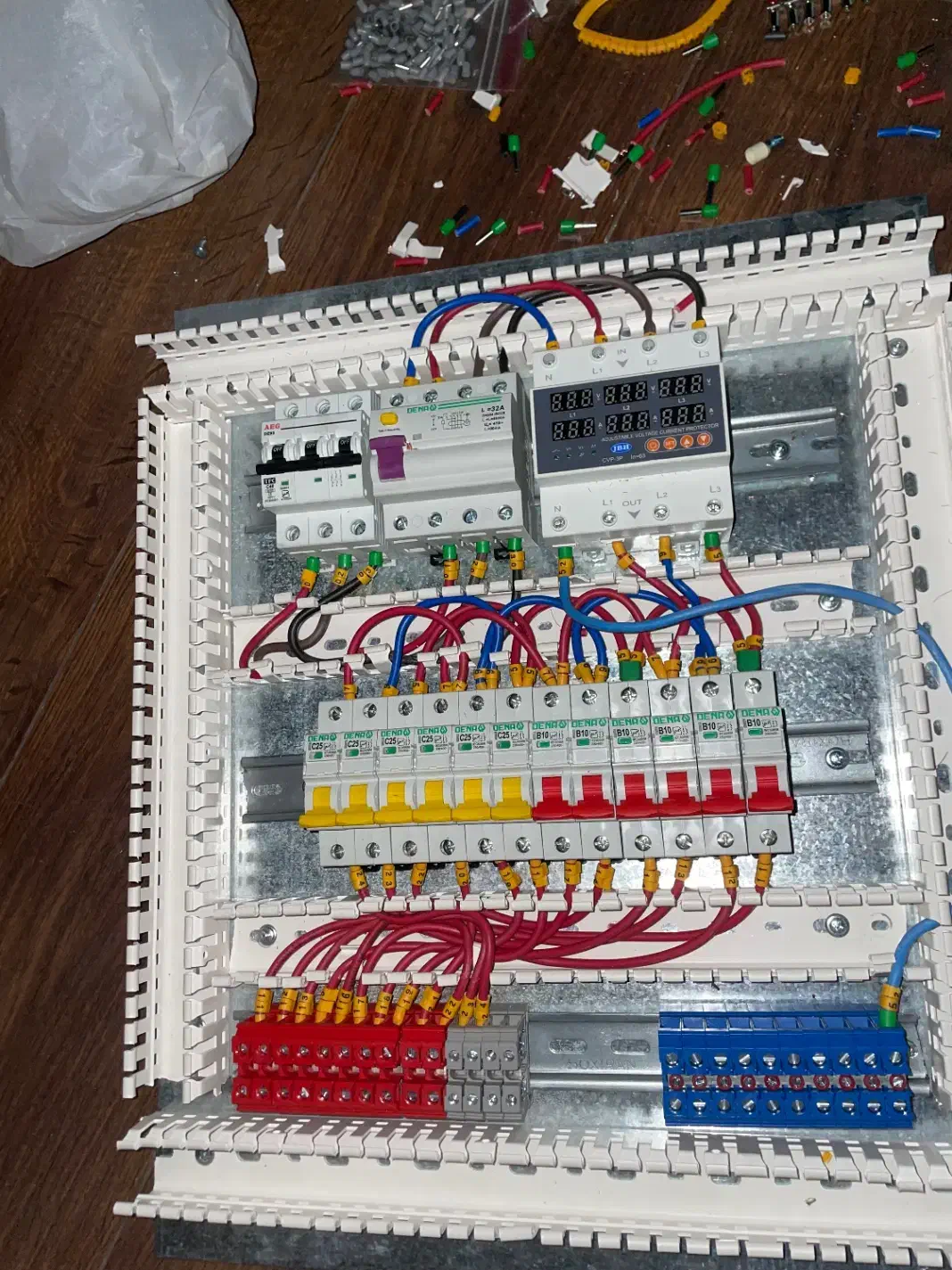 برق‌کار ساختمانی و صنعتی و دوربین|خدمات پیشه و مهارت|تهران, هفت حوض|دیوار