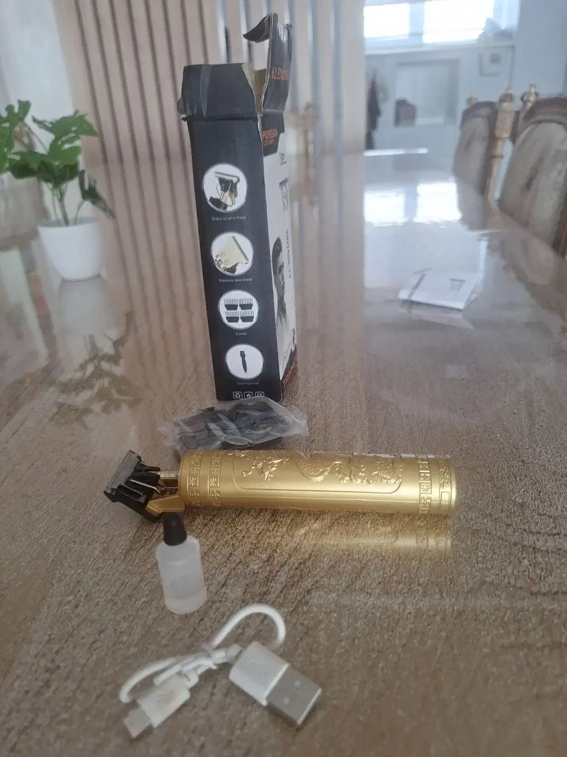 ماشین صفر زن به همراه سیم شارژر و سه عدد شانه|آرایشی، بهداشتی، درمانی|سنندج, |دیوار