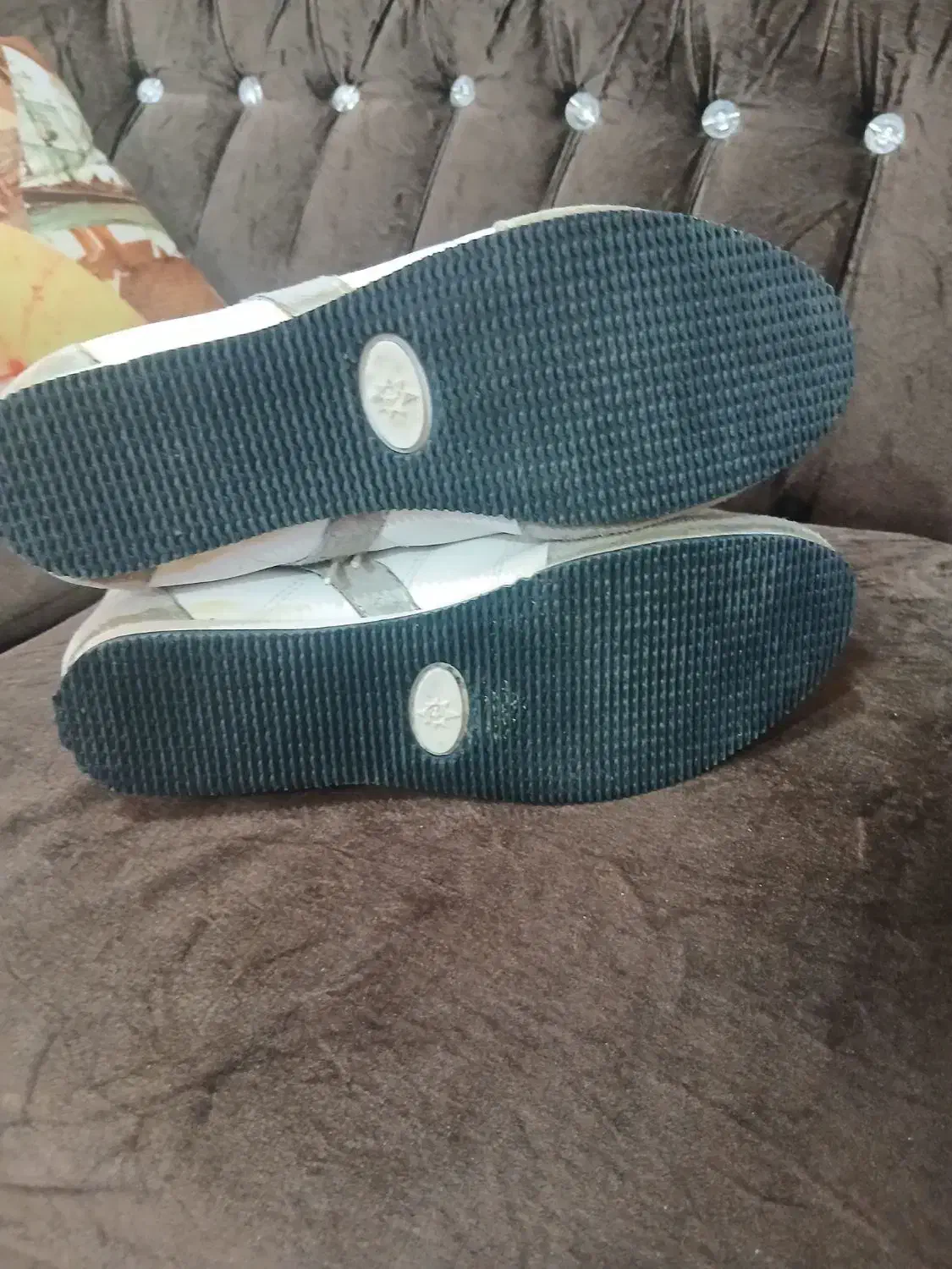 کتونی|کیف، کفش، کمربند|لار, |دیوار