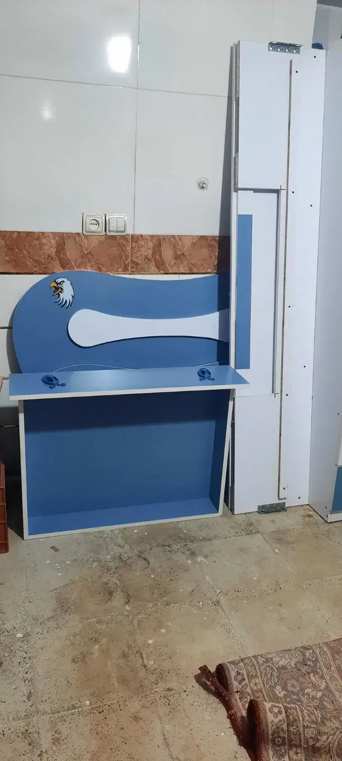 کمدو ویترین پسرانه در حد نو|تخت و سرویس خواب|هشتگرد, فاز ۷ مهستان|دیوار