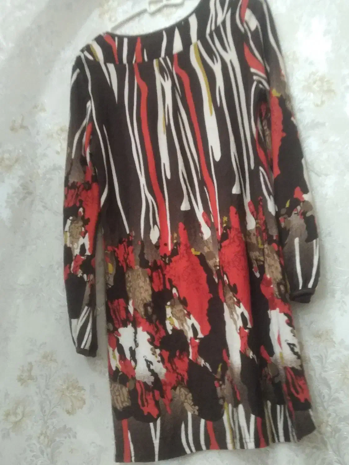 لباس مغازه به دلیل جمع کردن مغازه|لباس|دهلران, |دیوار