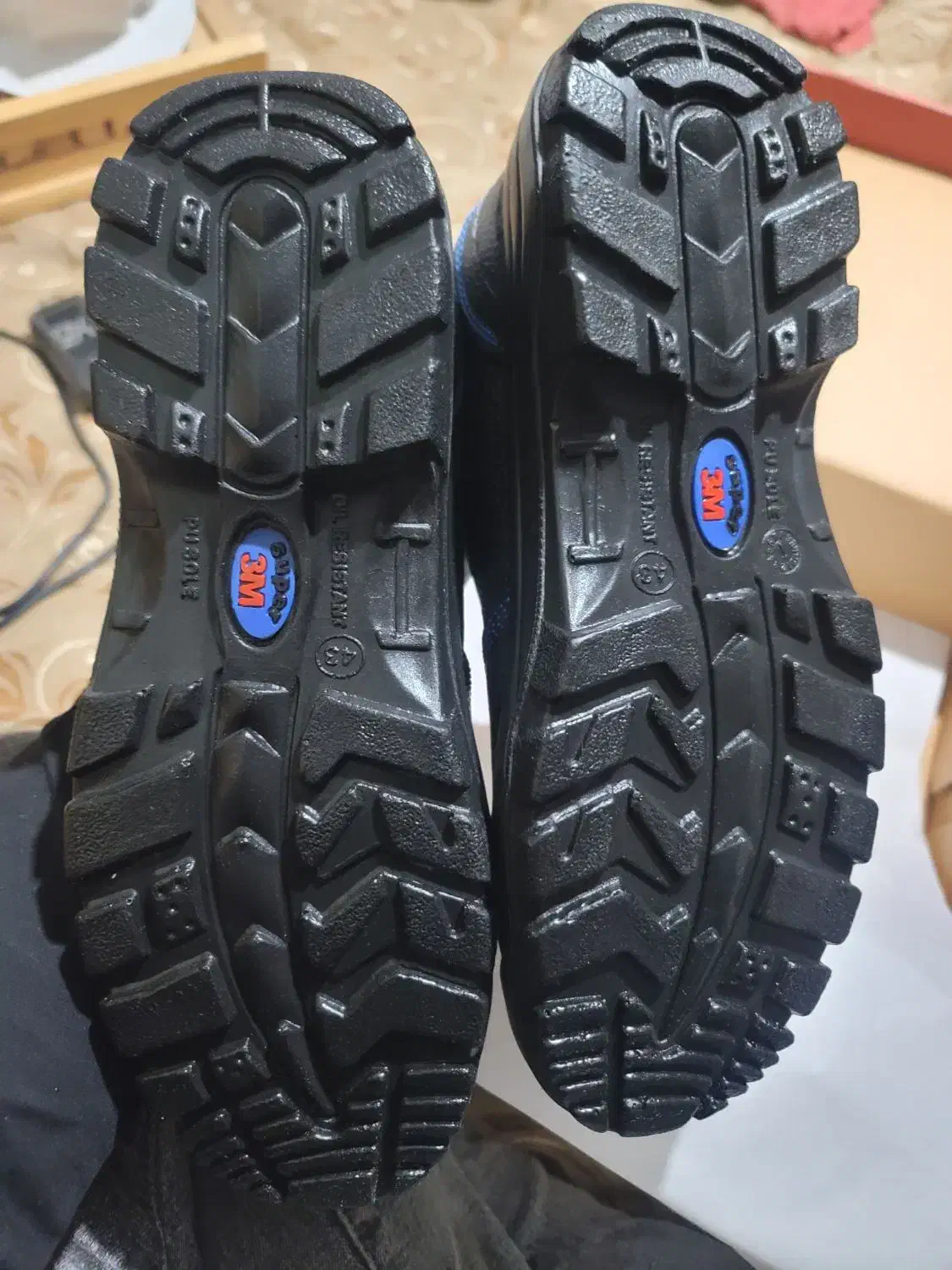 کفش ایمنی|کیف، کفش، کمربند|قم, هفت تیر|دیوار