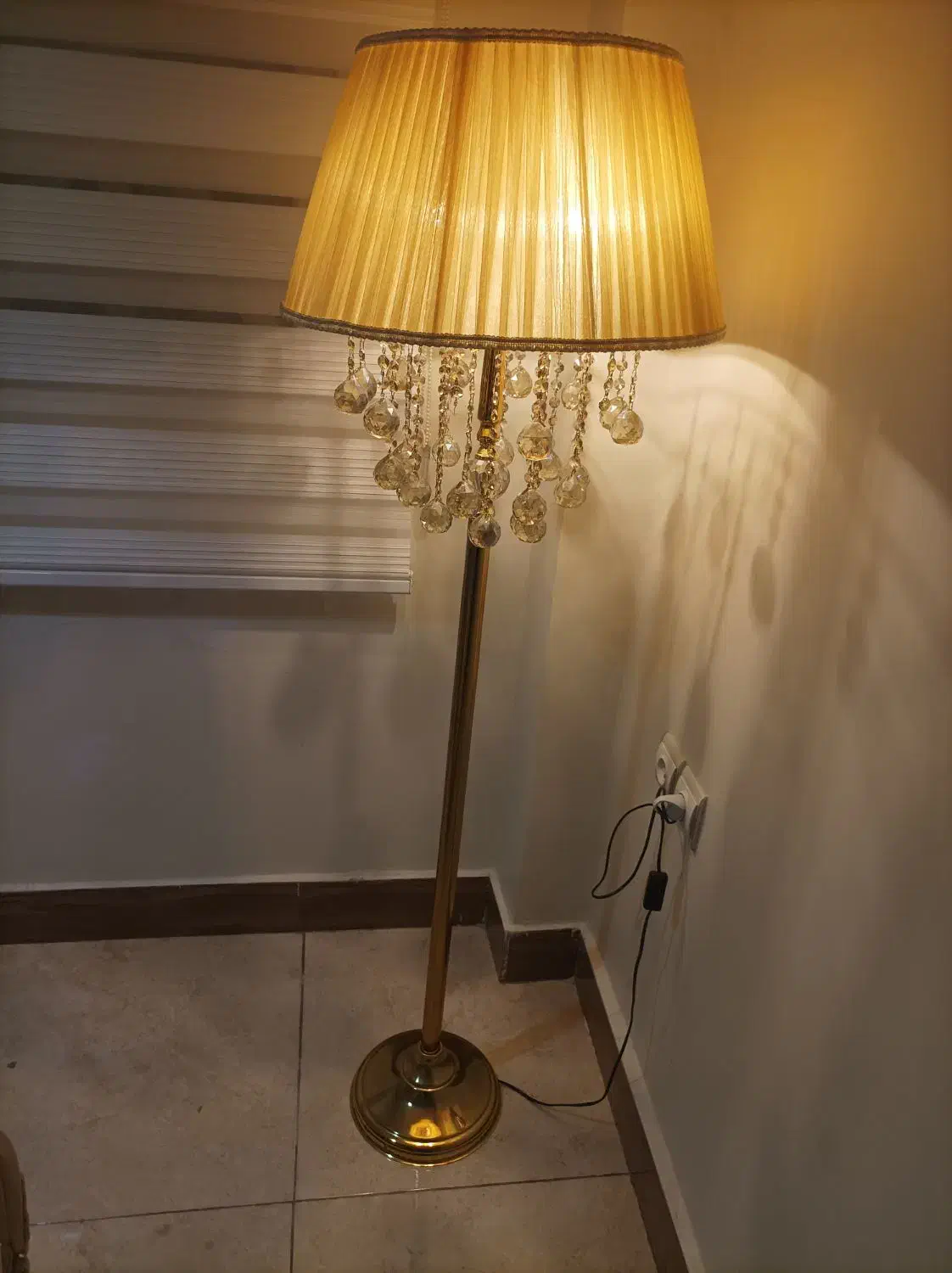 آبشار کنار سالنی|چراغ خواب و آباژور|اهواز, زوویه ۲|دیوار