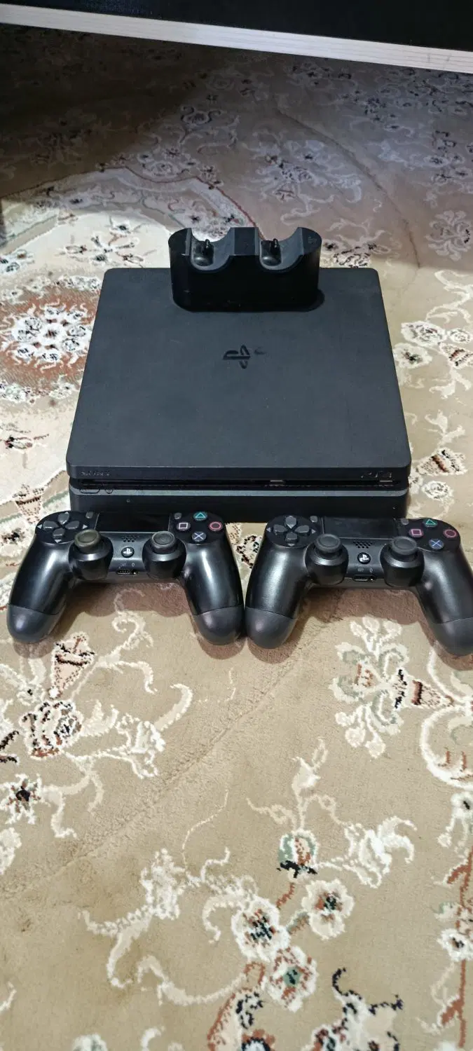 ps4. پی اس فور یک ترابایت. دو دسته با پایه شارژ|کنسول، بازی ویدئویی و آنلاین|تهران, مهران|دیوار