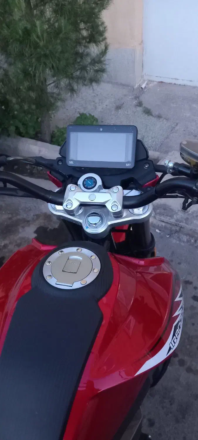 موتور DS230|موتورسیکلت|پرند, فاز ۶|دیوار