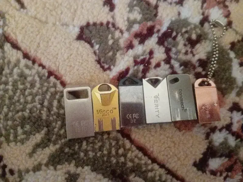 فلش ۱۶ گیگ|لوازم جانبی موبایل و تبلت|همدان, |دیوار