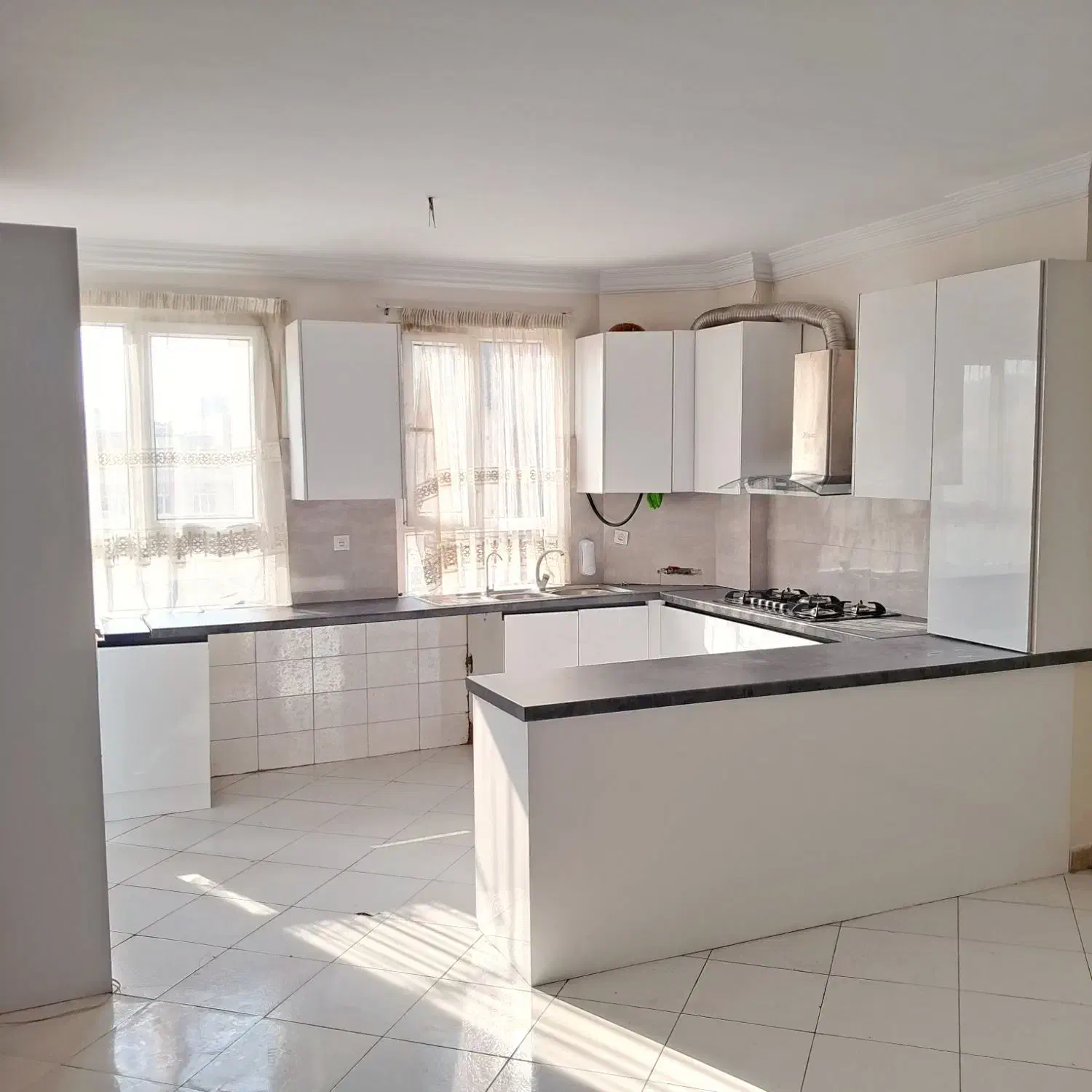 120 متر / سه خواب / با آسانسور