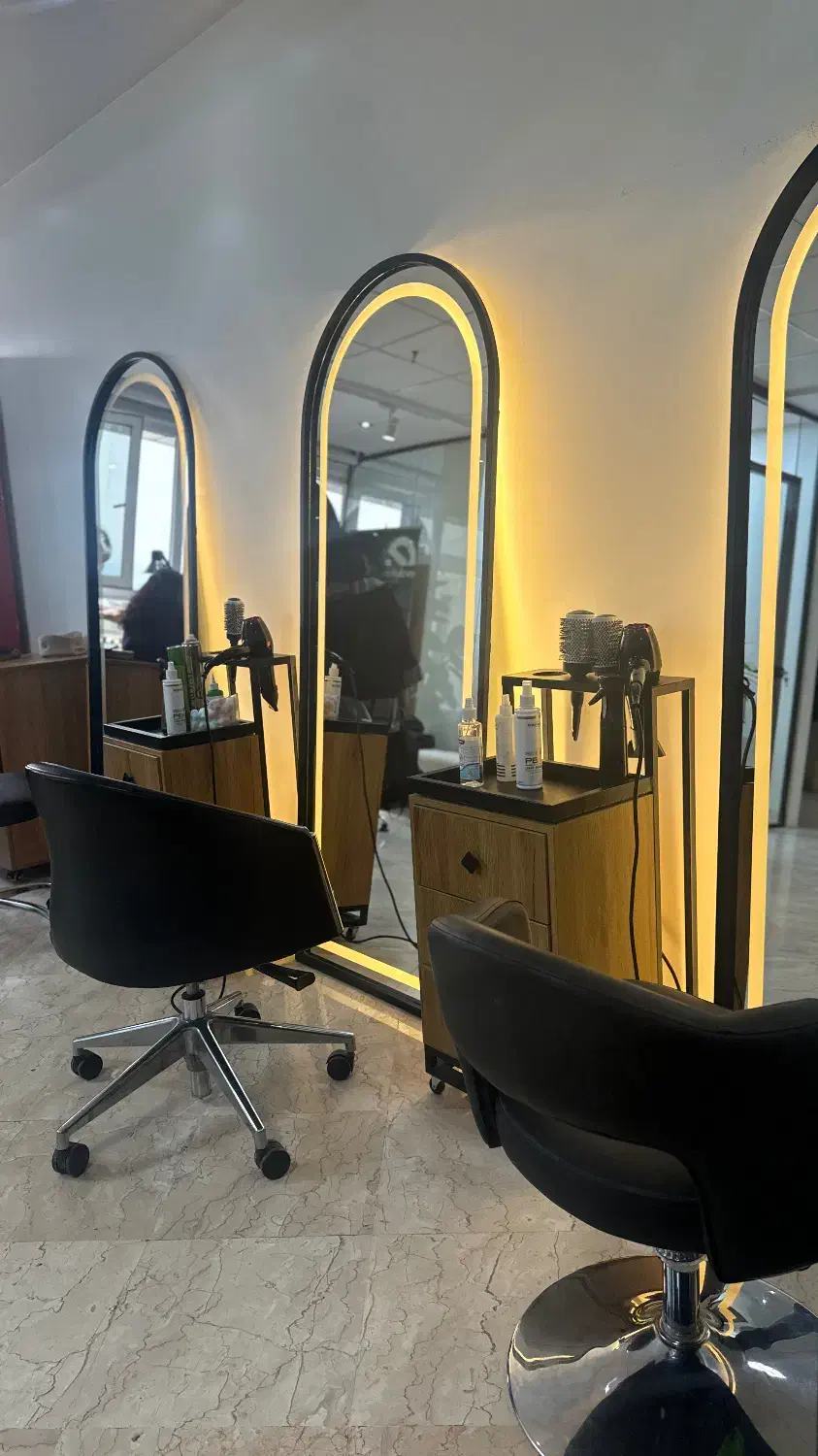 اجاره تخت و صندلی در سالن زیبایی|خدمات آرایشگری و زیبایی|تهران, شهران شمالی|دیوار