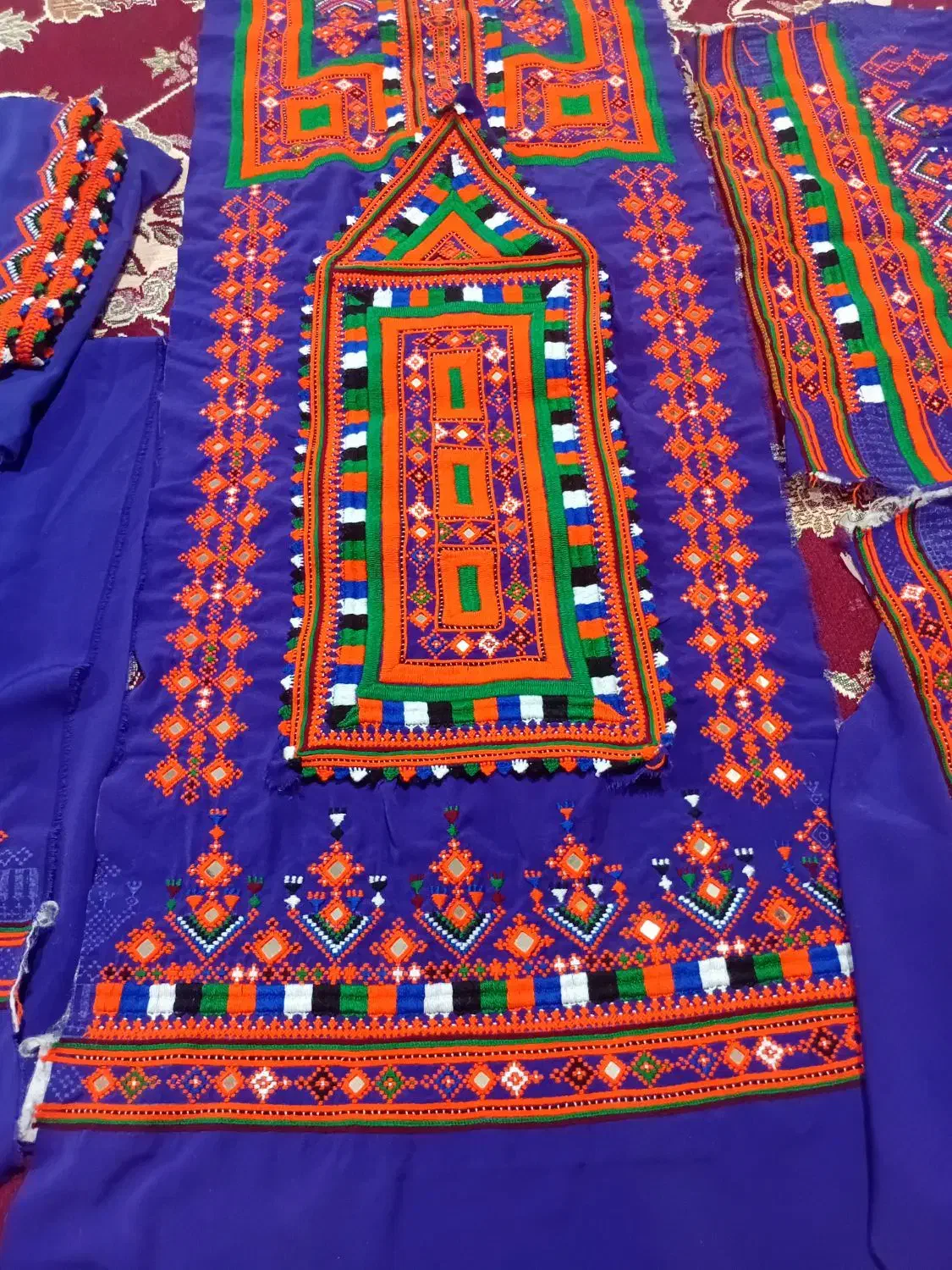 لباس فروشی|لباس|سراوان, |دیوار