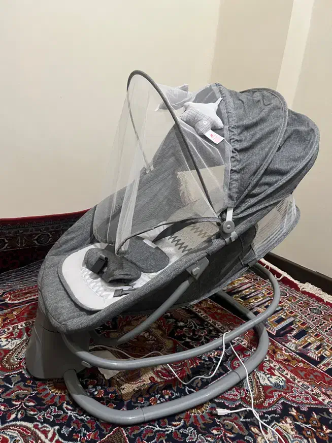 گهواره برقی ماستلا در حد نو نو|تخت و سرویس خواب|بندر امام خمینی, |دیوار