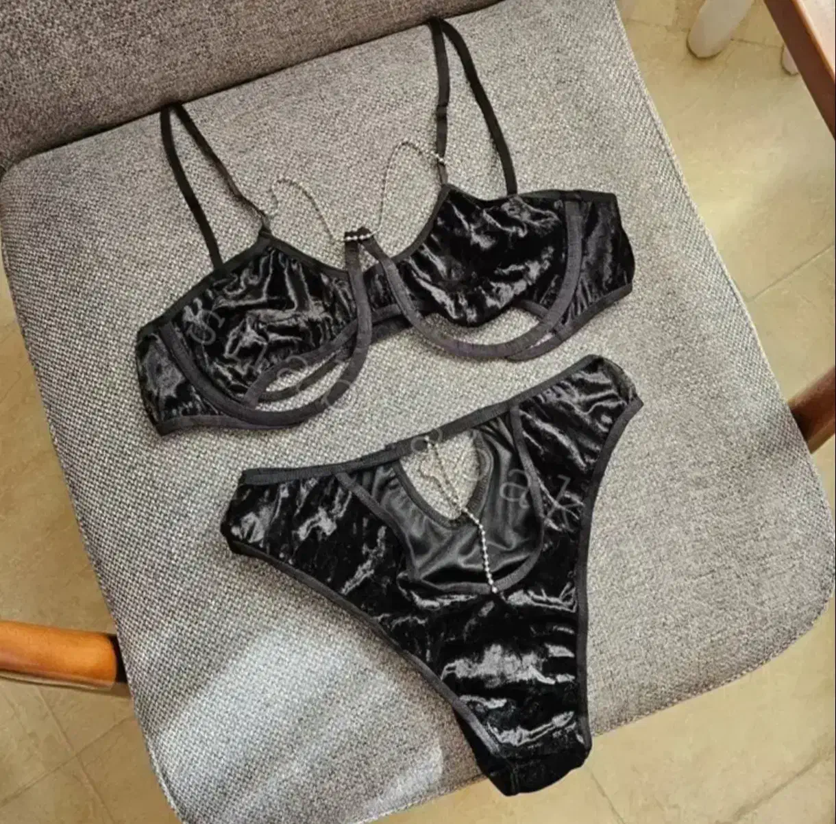 لباس زیر|لباس|سقز, |دیوار