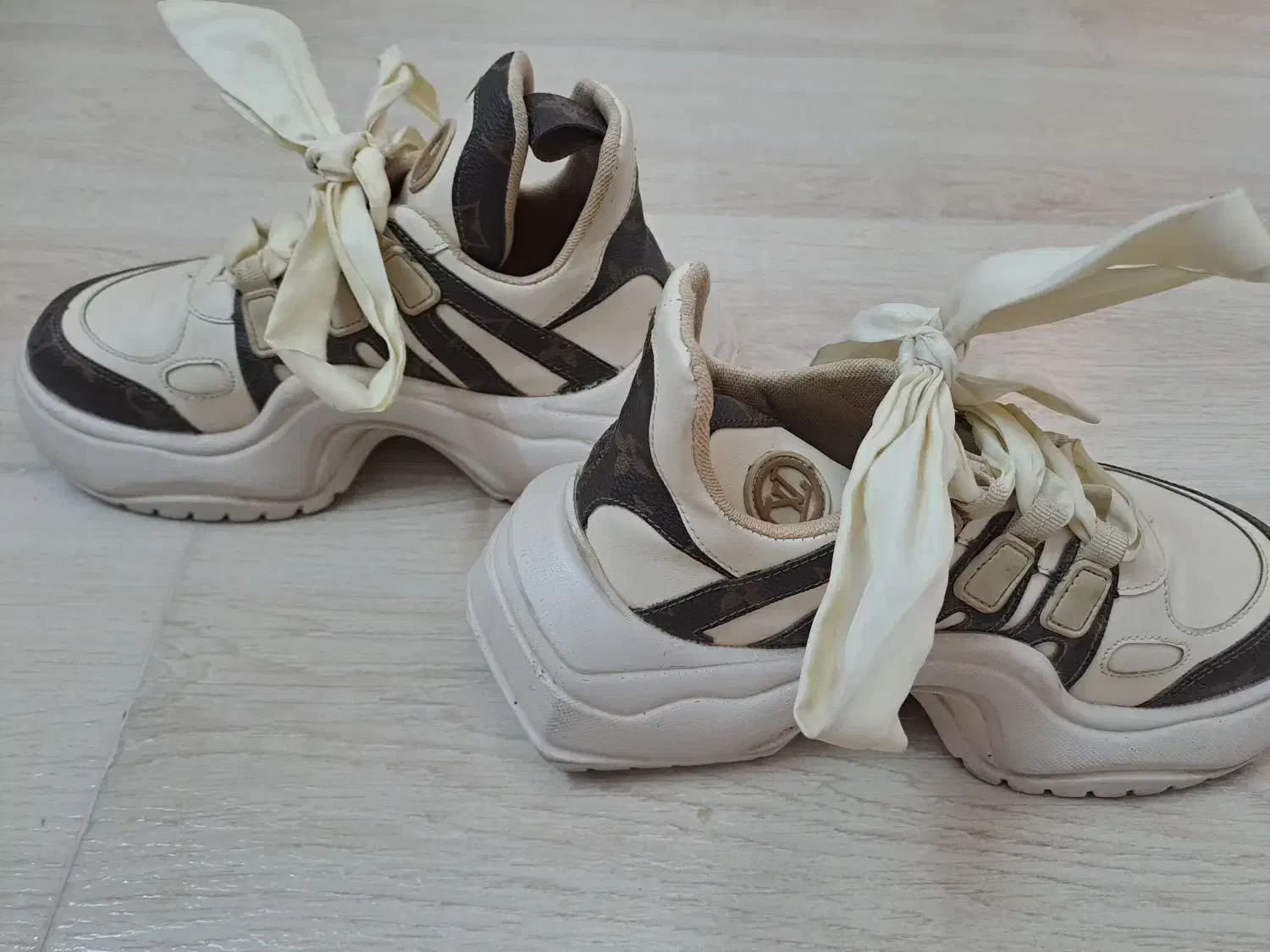 کتونی دخترانه|کیف، کفش، کمربند|قم, وادی السلام|دیوار