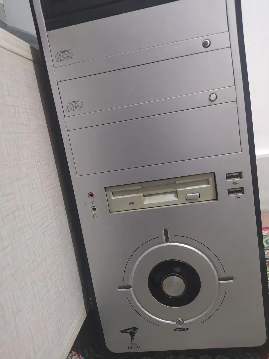 کامپیوتر و کیس|رایانه رومیزی|یاسوج, |دیوار