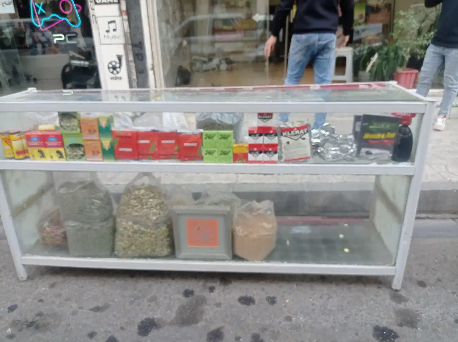 ویترین فلزی|بوفه، ویترین، کنسول|اندیشه, اندیشه فاز ۱|دیوار