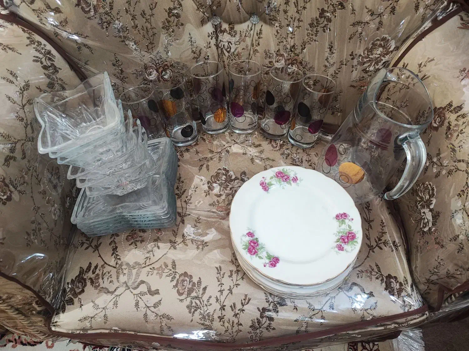 ظروف پذیرایی و سه عدد پایه لیوان تزیینی برنز|ظروف سرو و پذیرایی|شاهینشهر, خانه کارگر|دیوار