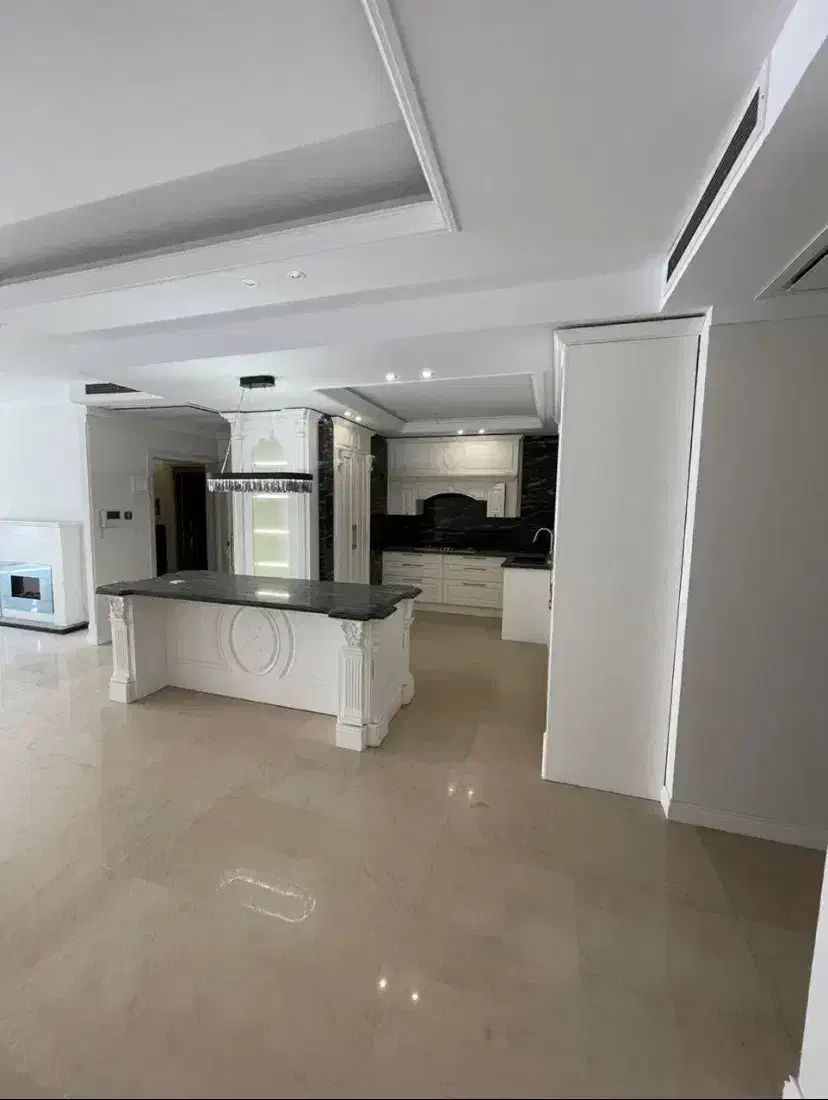 ۱۳۵متر۳خواب/فول امکانات/کلیدنخورده/۲پارکینگ سندی